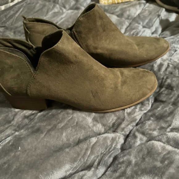 Old Navy Olive Green Cut Out Bootie - Picture 2 of 4